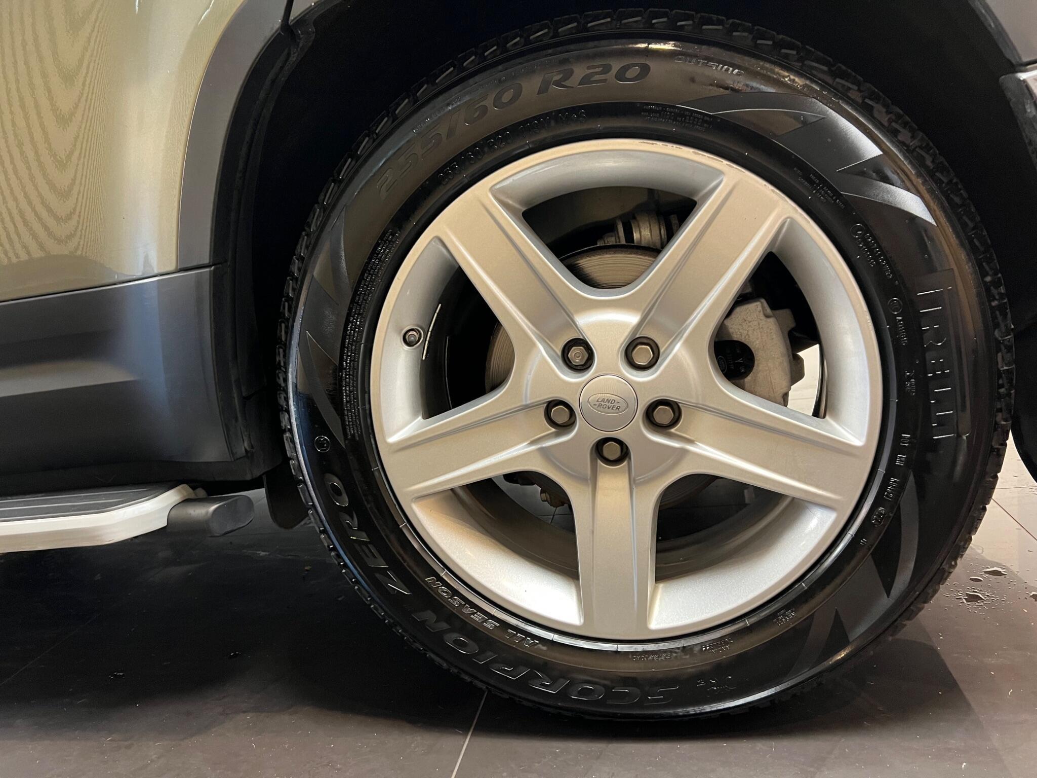 Land Rover Defender 110